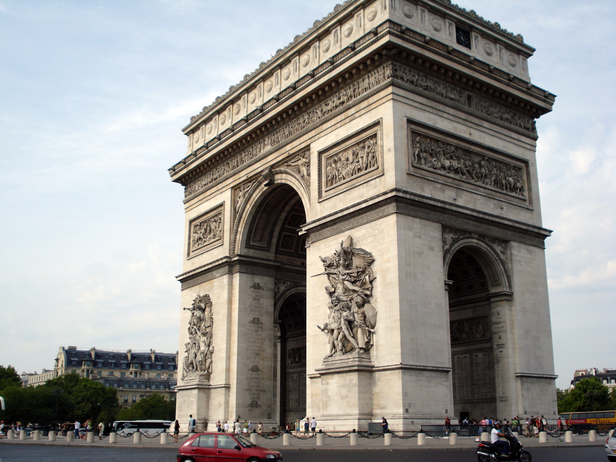 Paris: Arc de Triomphe (Khải Hoàn Môn) – Đại Linh | Tiếng sông Hương